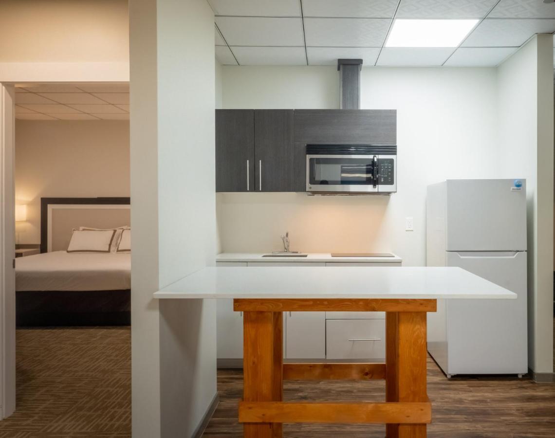 Quality Inn Sunshine Suites Terrace Bagian luar foto