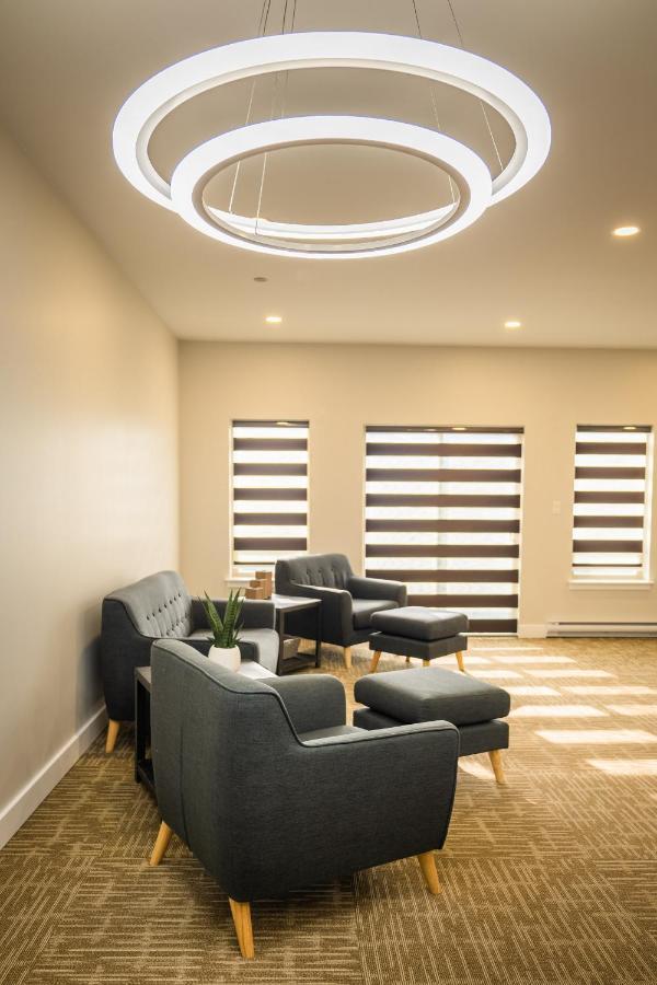 Quality Inn Sunshine Suites Terrace Bagian luar foto