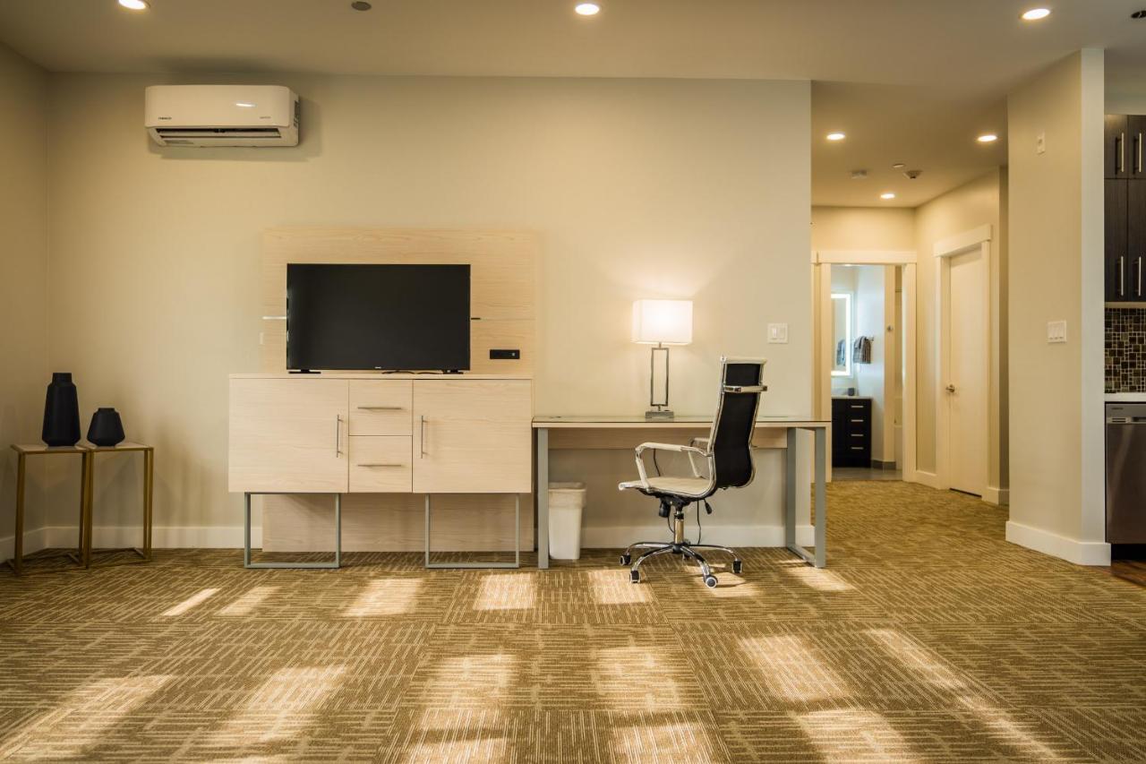 Quality Inn Sunshine Suites Terrace Bagian luar foto