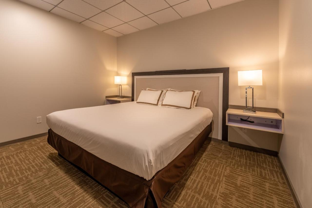 Quality Inn Sunshine Suites Terrace Bagian luar foto