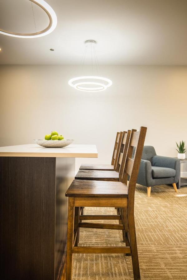 Quality Inn Sunshine Suites Terrace Bagian luar foto