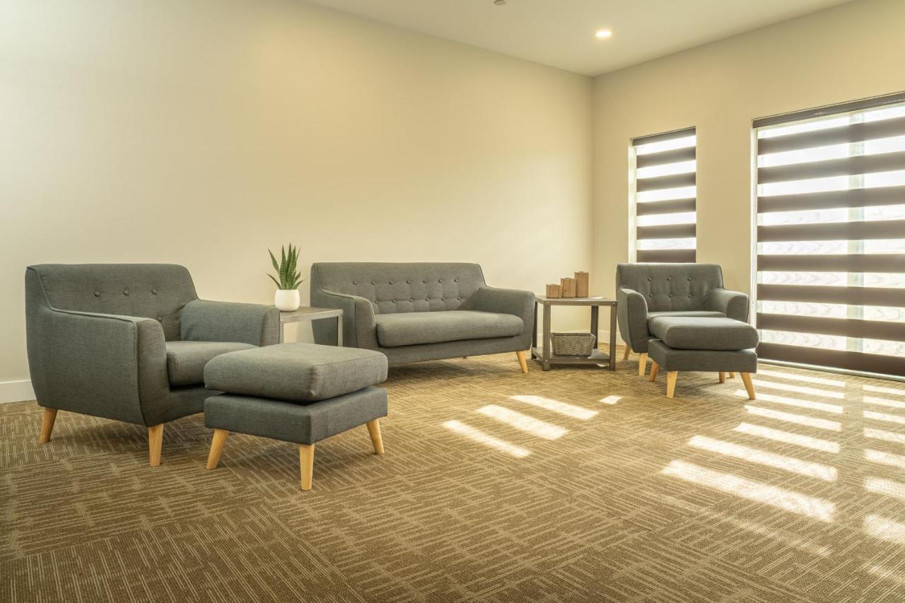 Quality Inn Sunshine Suites Terrace Bagian luar foto