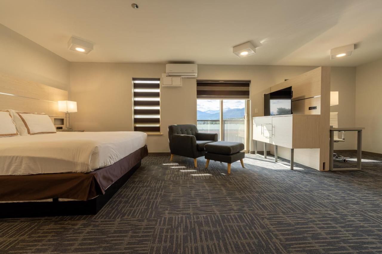 Quality Inn Sunshine Suites Terrace Bagian luar foto