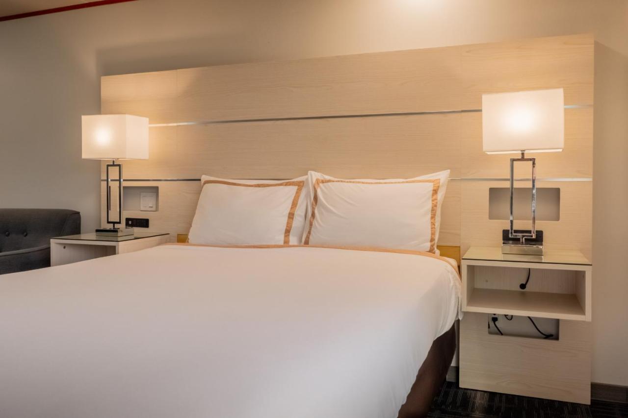 Quality Inn Sunshine Suites Terrace Bagian luar foto