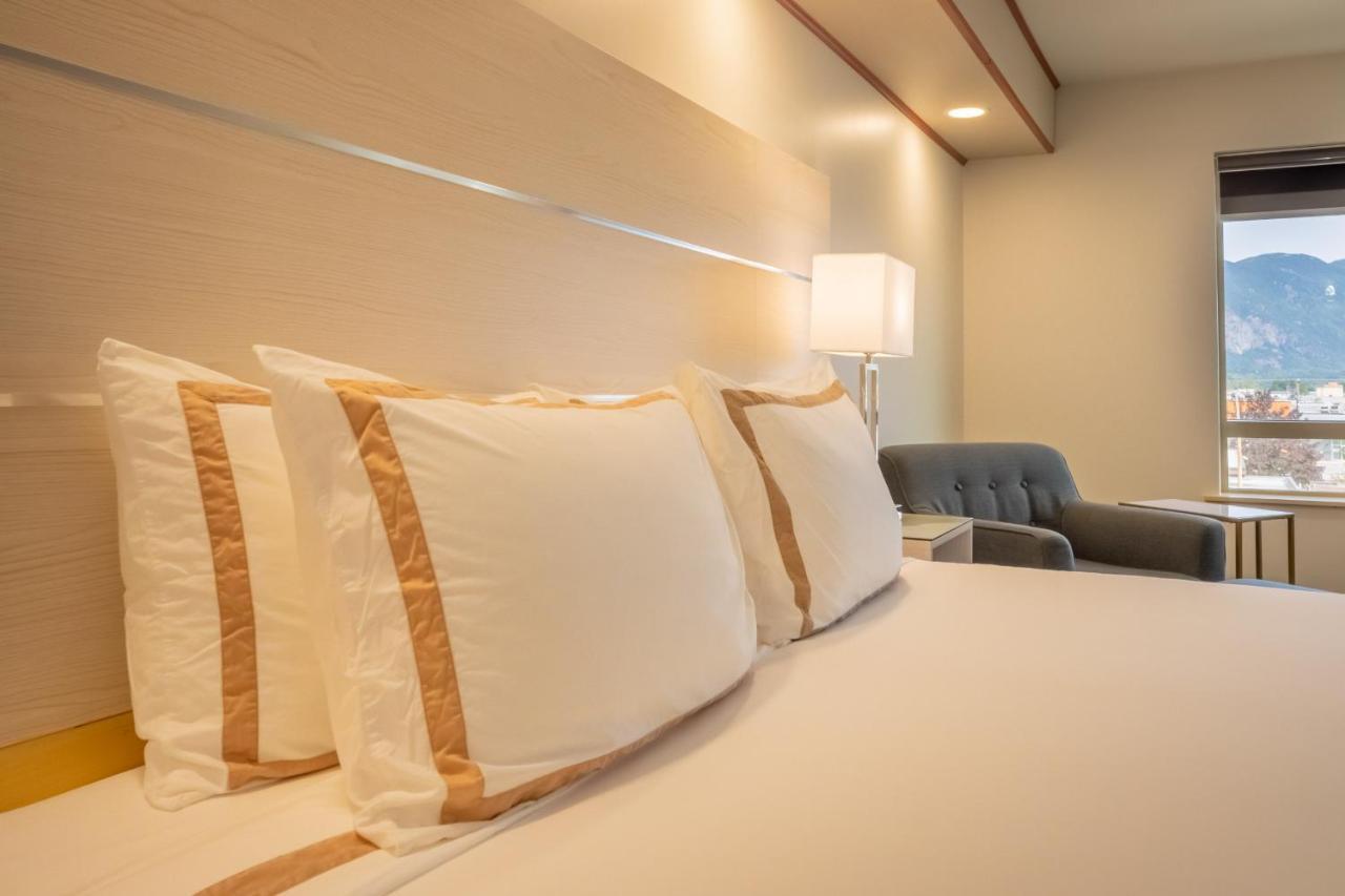Quality Inn Sunshine Suites Terrace Bagian luar foto