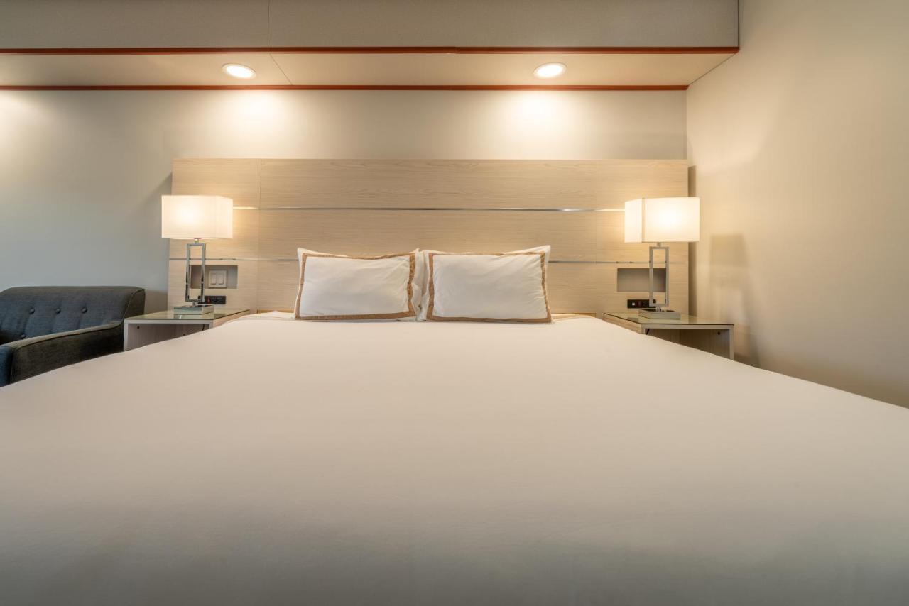 Quality Inn Sunshine Suites Terrace Bagian luar foto