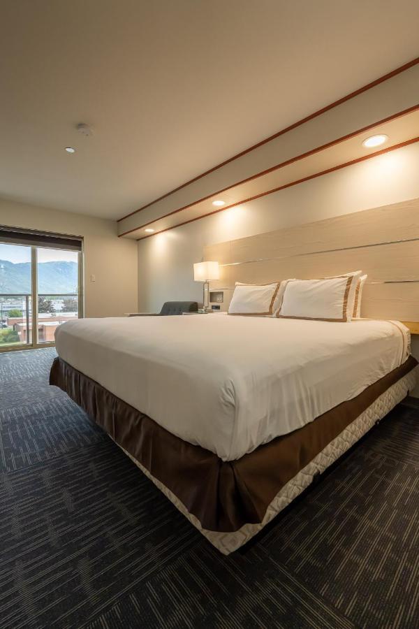 Quality Inn Sunshine Suites Terrace Bagian luar foto