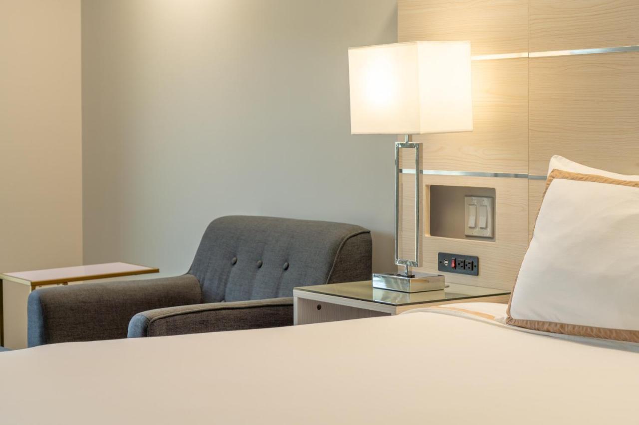 Quality Inn Sunshine Suites Terrace Bagian luar foto