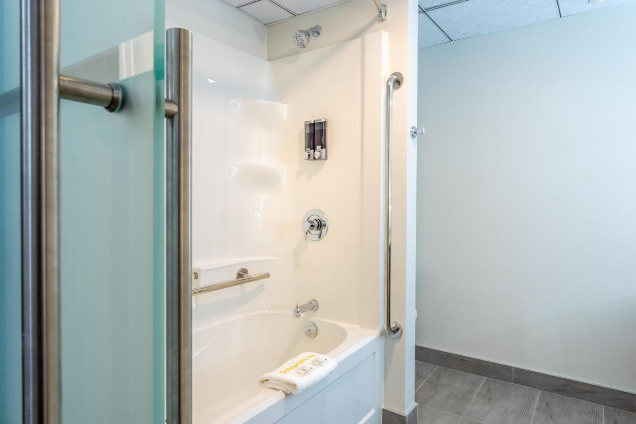 Quality Inn Sunshine Suites Terrace Bagian luar foto