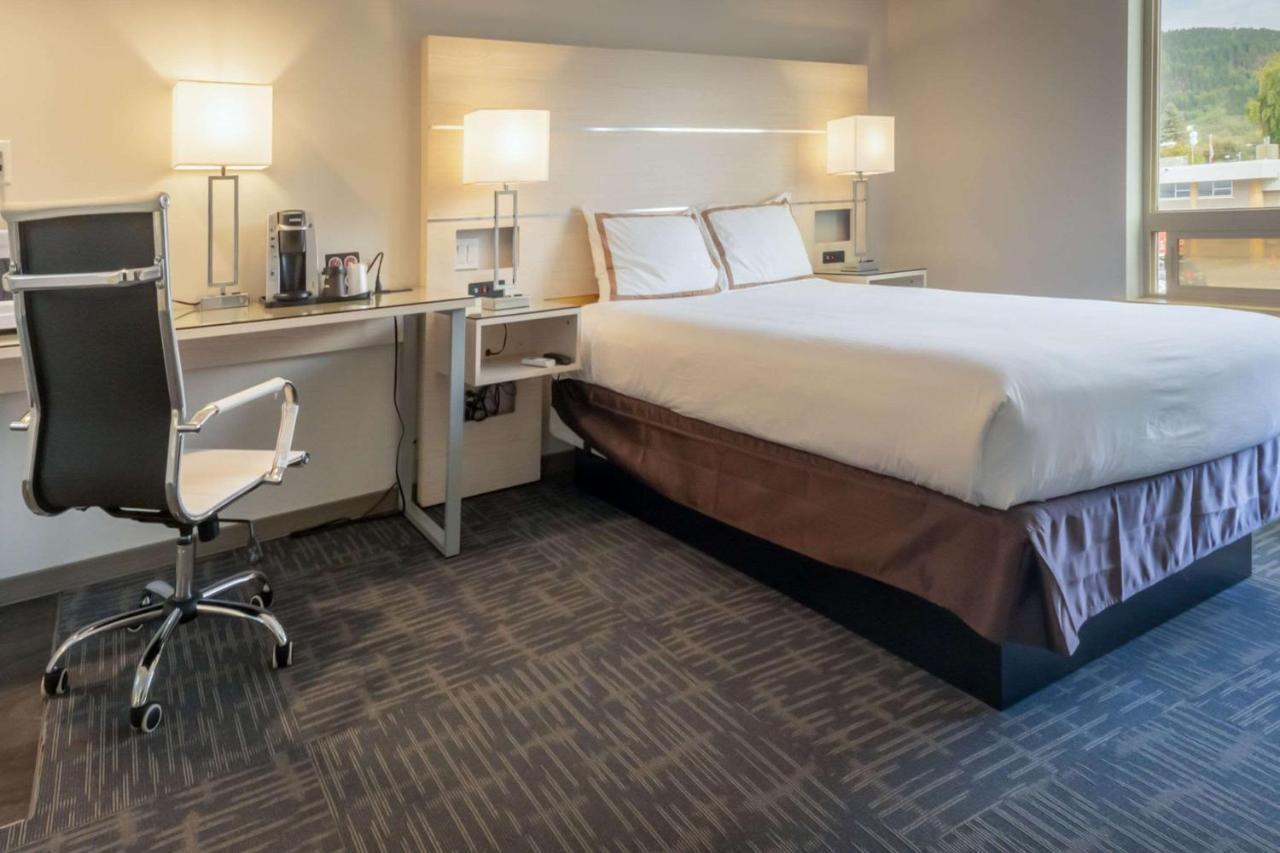 Quality Inn Sunshine Suites Terrace Bagian luar foto