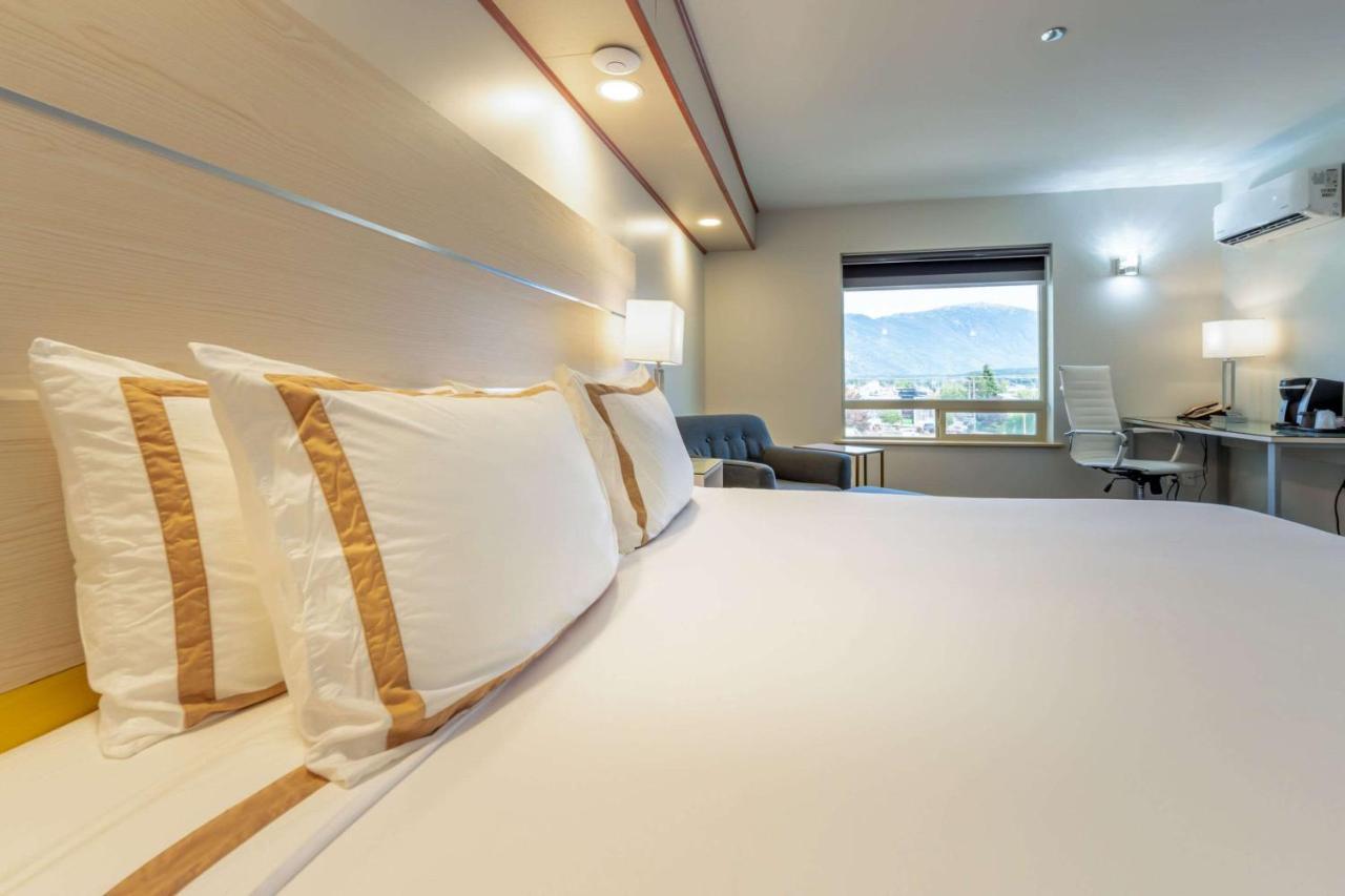 Quality Inn Sunshine Suites Terrace Bagian luar foto