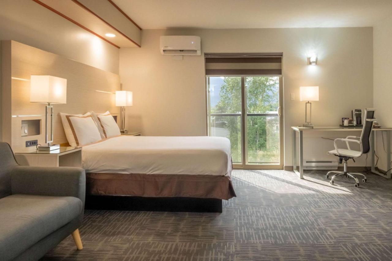 Quality Inn Sunshine Suites Terrace Bagian luar foto