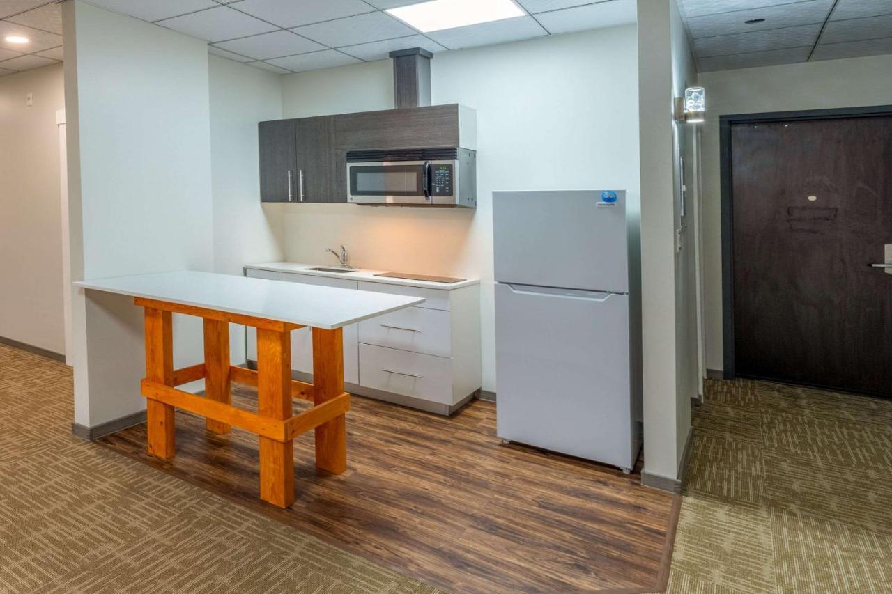 Quality Inn Sunshine Suites Terrace Bagian luar foto